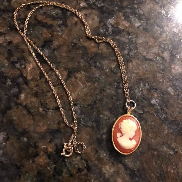 Vintage Trifari Crown Cameo Necklace - Picture 4 of 4